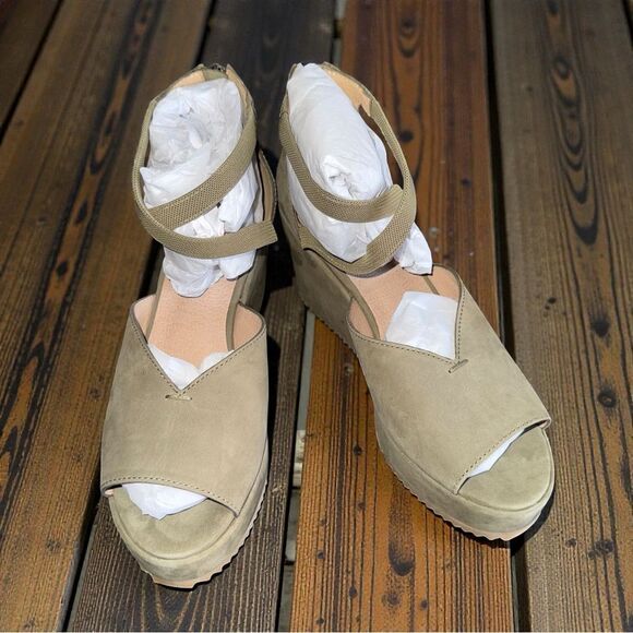 New In Box EILEEN FISHER Wylee Platform Wedge Sandal, Olive Green Size 8M - Picture 4 of 7